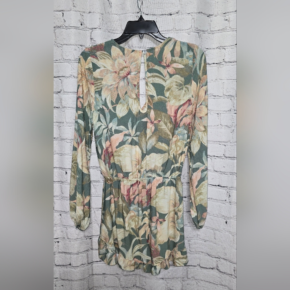 Show Me Your MuMu Floral Longsleeve Romper Size Medium - Picture 7 of 12